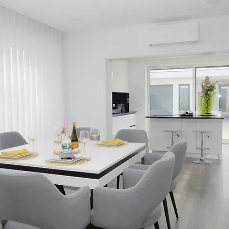 Ferienhaus Ruhiges Modernes Haus Parkplatz Wlan Whirlpool *