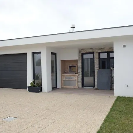 Ruhiges Modernes Haus Parkplatz Wlan Whirlpool أفيرو