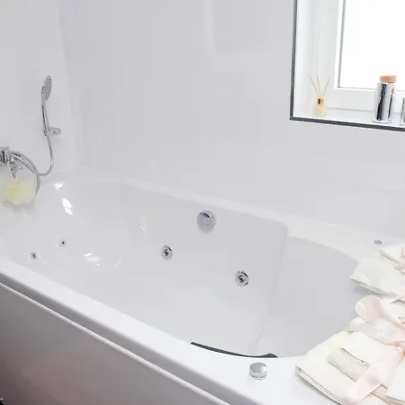 Ferienhaus Ruhiges Modernes Haus Parkplatz Wlan Whirlpool