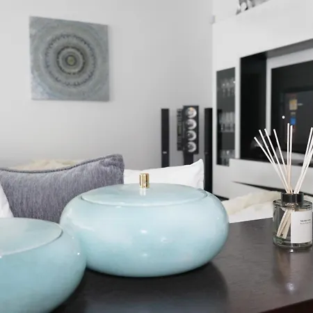 بيت للعطل Ruhiges Modernes Haus Parkplatz Wlan Whirlpool أفيرو