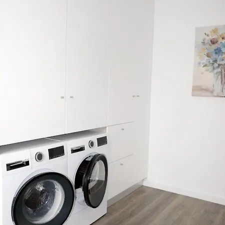Ruhiges Modernes Haus Parkplatz Wlan Whirlpool * أفيرو