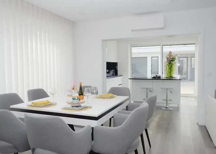 Holiday home Ruhiges Modernes Haus Parkplatz Wlan Whirlpool *