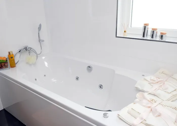 Holiday home Ruhiges Modernes Haus Parkplatz Wlan Whirlpool